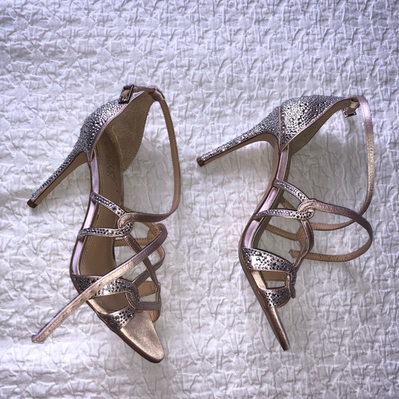 Women’s size 7 heels - Picture 1 of 3